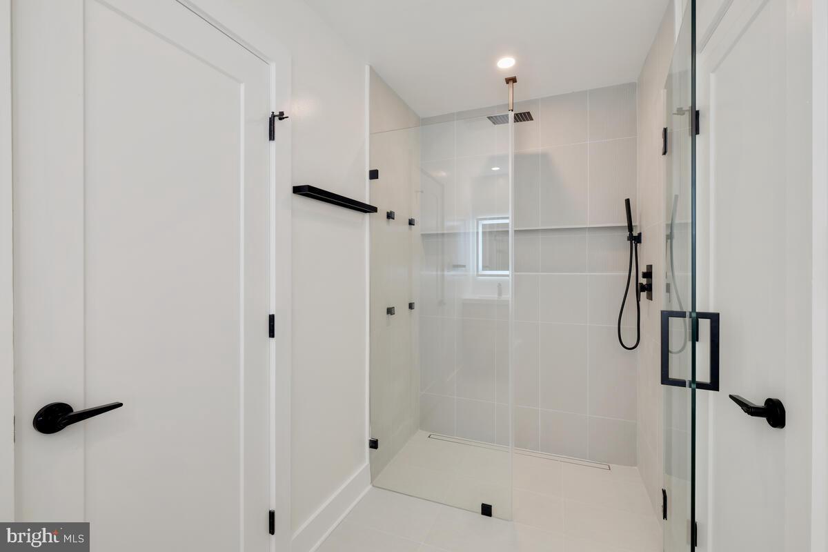 9816 GLENOLDEN DRIVE