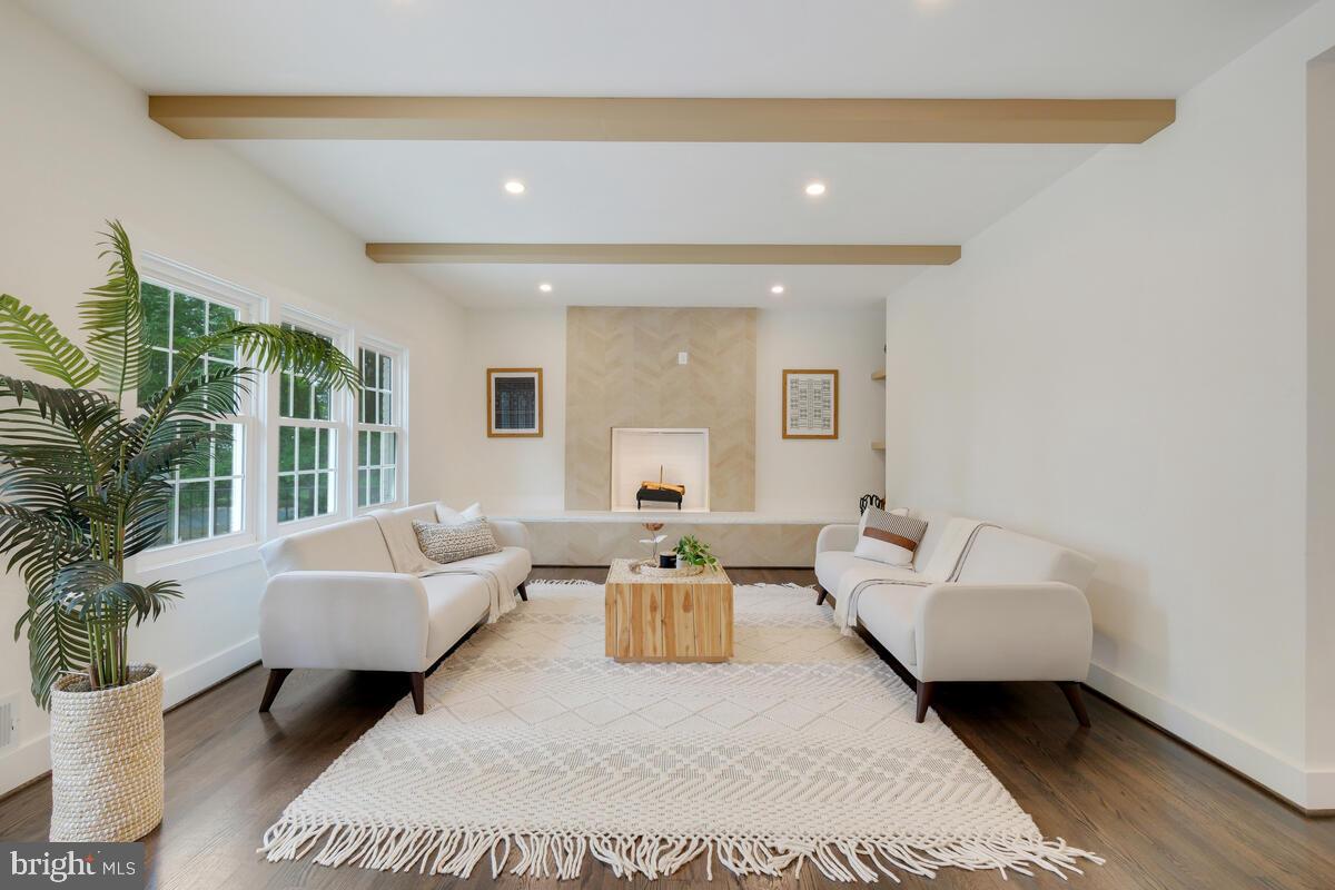 9816 GLENOLDEN DRIVE