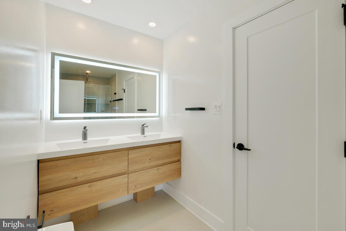 9816 GLENOLDEN DRIVE