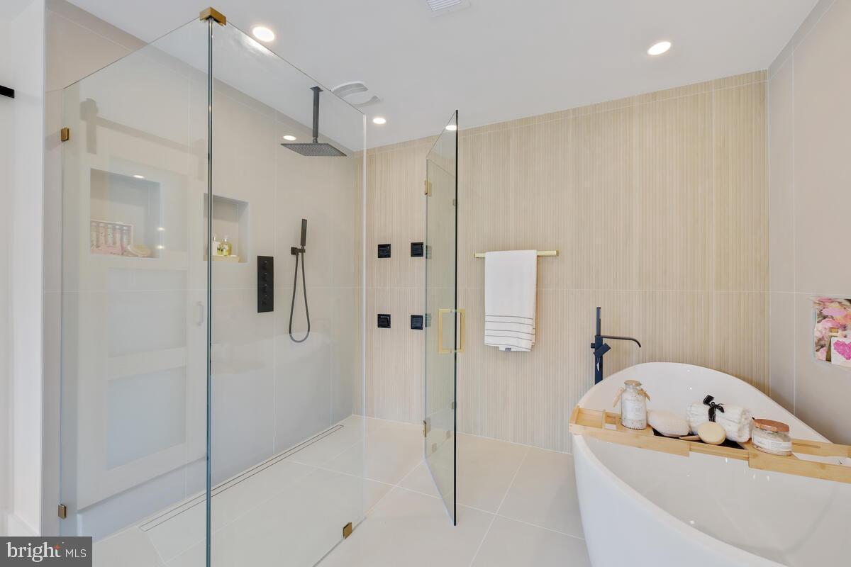 9816 GLENOLDEN DRIVE