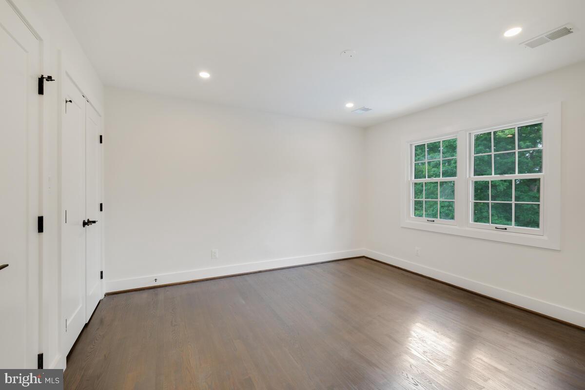 9816 GLENOLDEN DRIVE