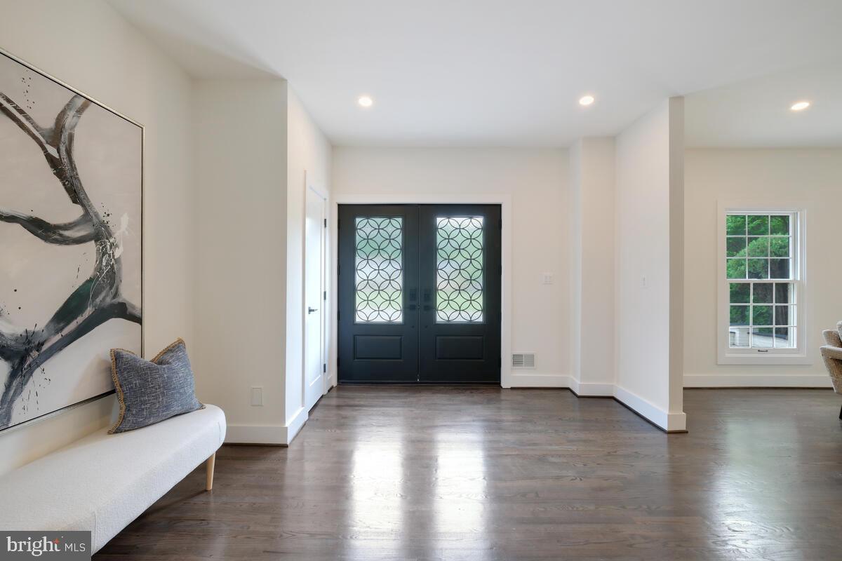 9816 GLENOLDEN DRIVE