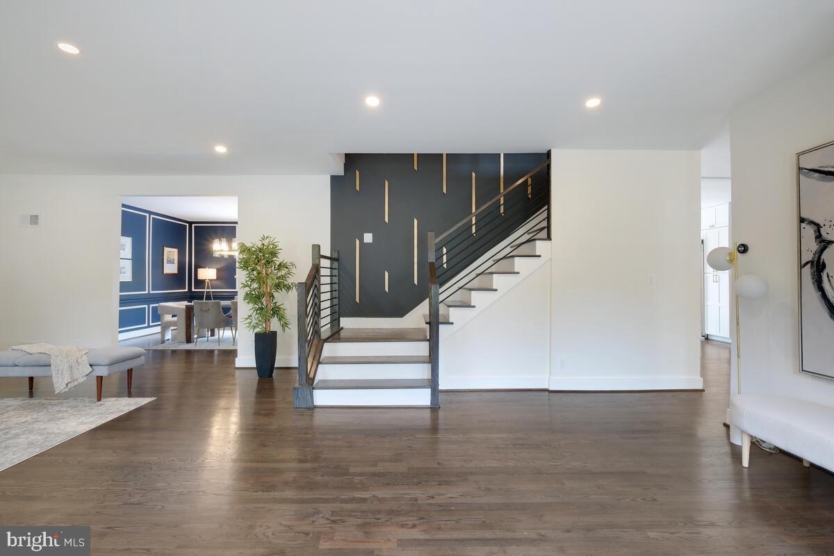 9816 GLENOLDEN DRIVE