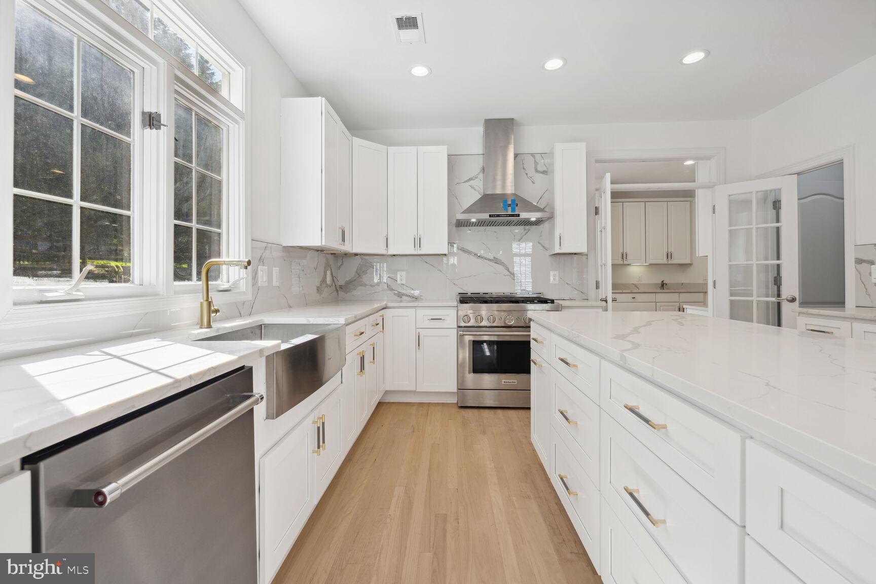 9909 BALD CYPRESS DRIVE