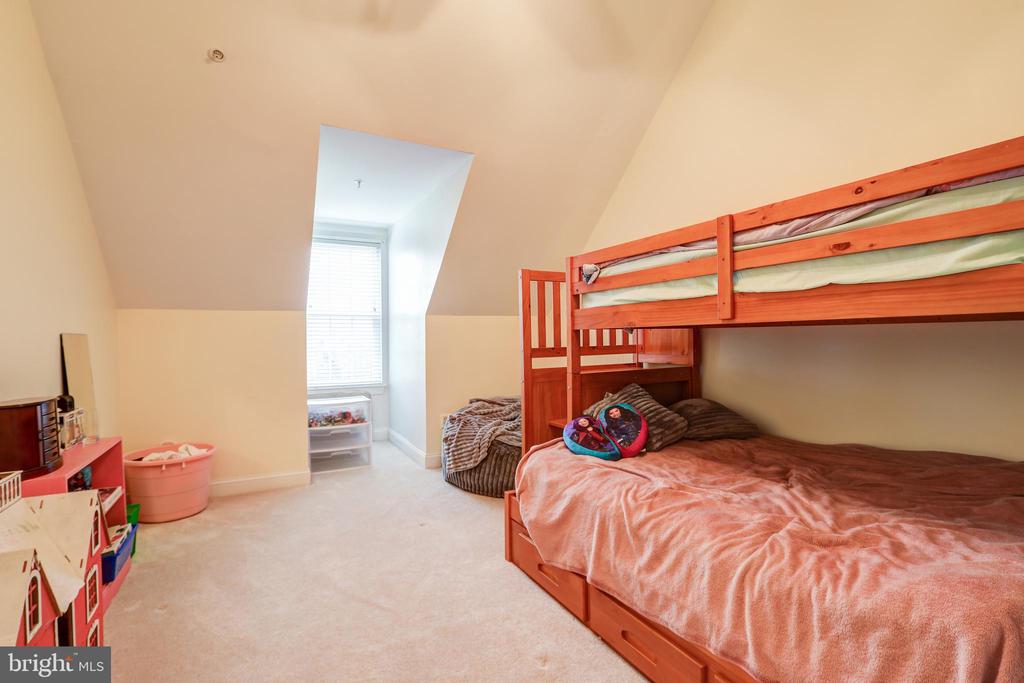 648 ORCHARD RIDGE DRIVE 200