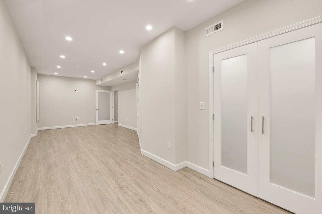 7813 STABLE WAY
