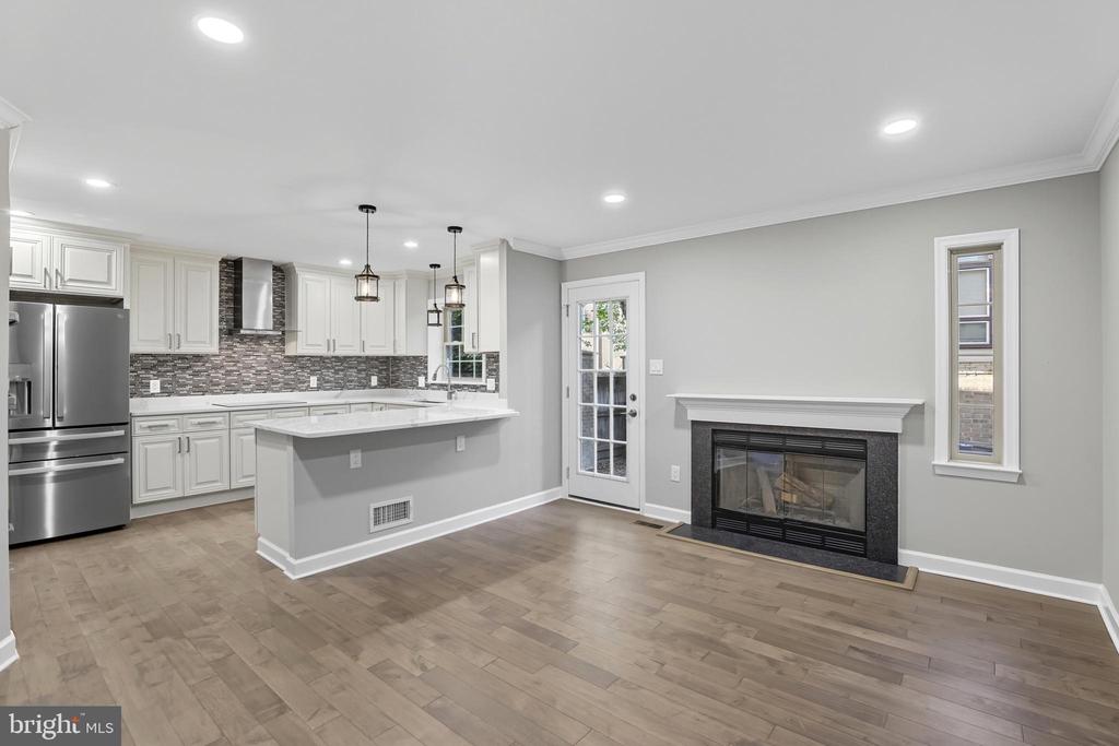 5725 BREWER HOUSE CIRCLE
