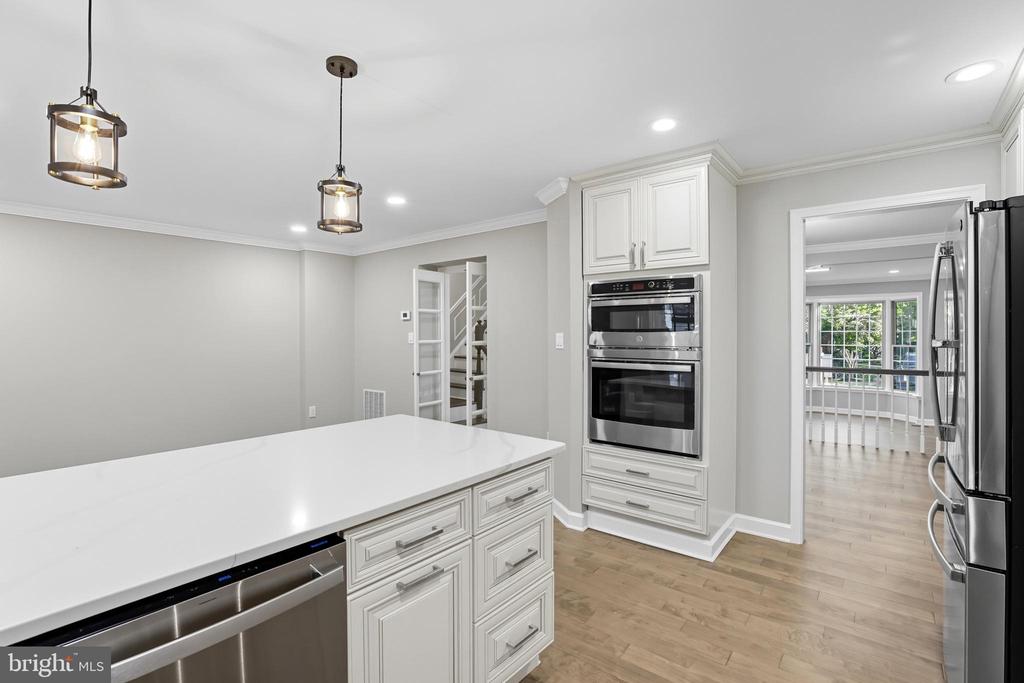 5725 BREWER HOUSE CIRCLE