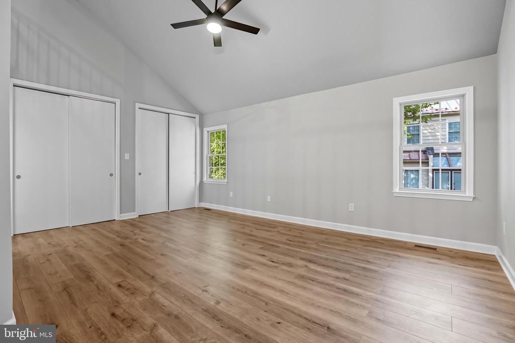 5725 BREWER HOUSE CIRCLE