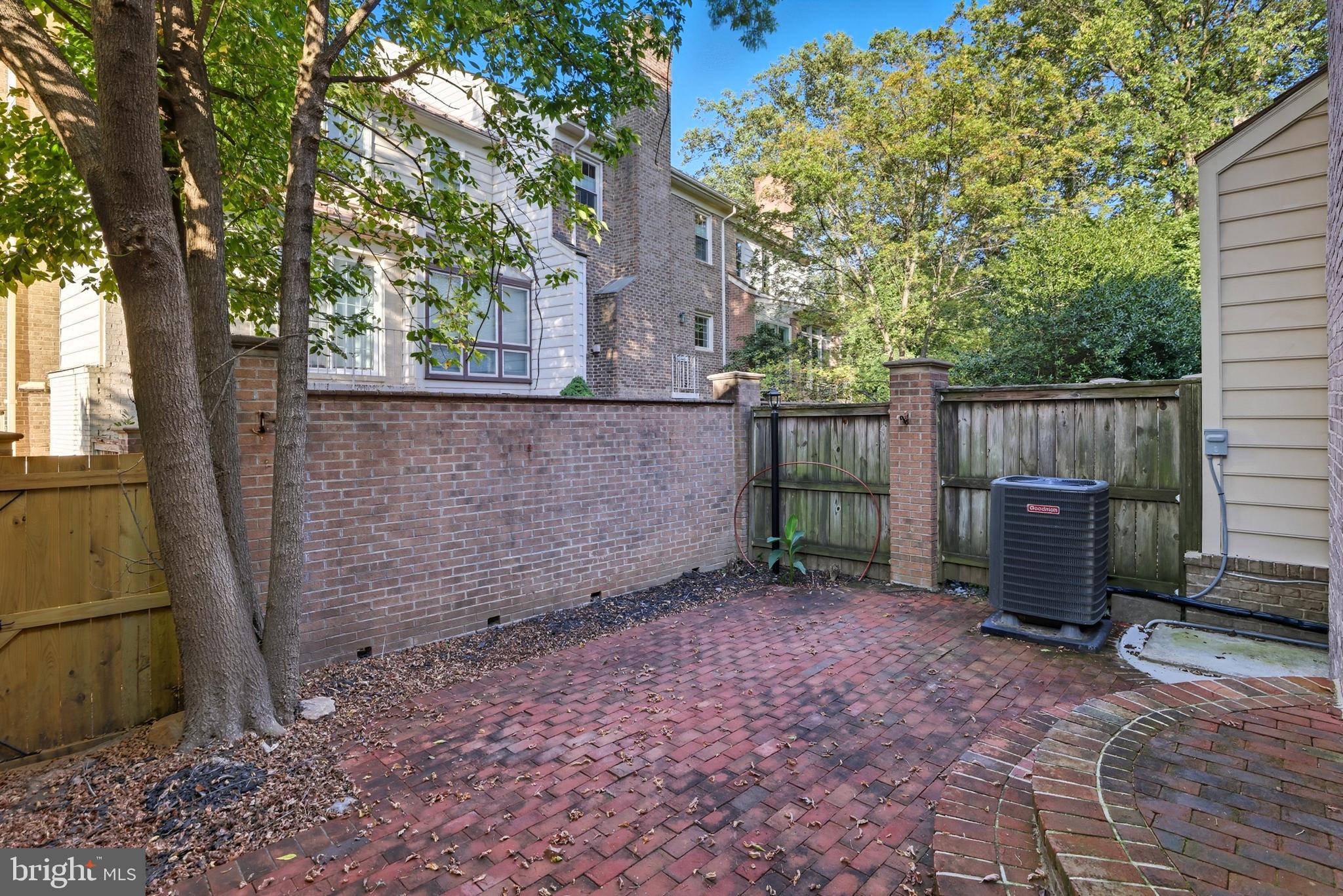 5725 BREWER HOUSE CIRCLE