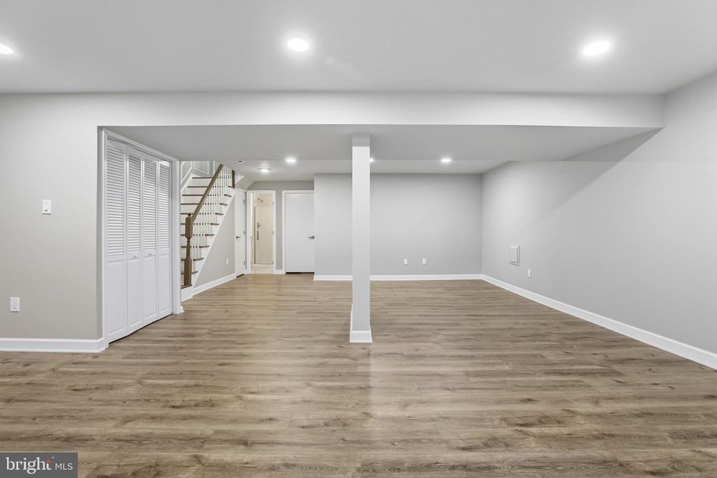 5725 BREWER HOUSE CIRCLE