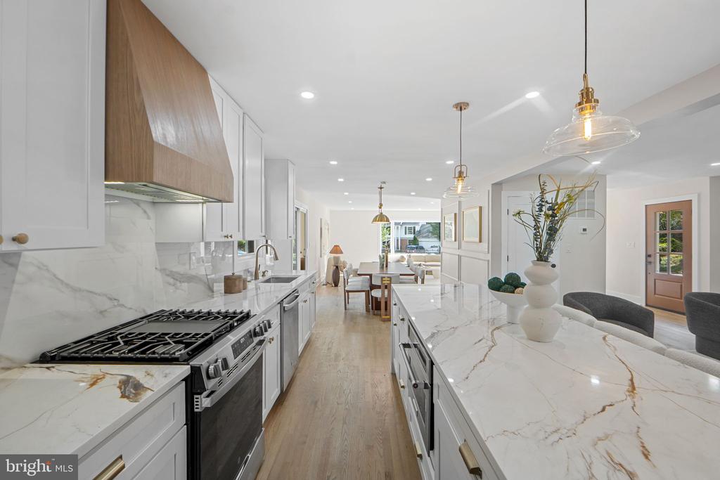 8511 HUNTER CREEK TRAIL
