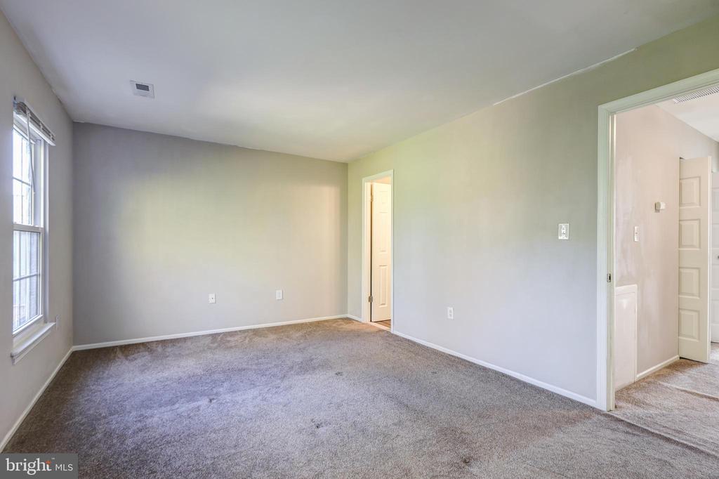 840 IVY LEAGUE LANE 4-22