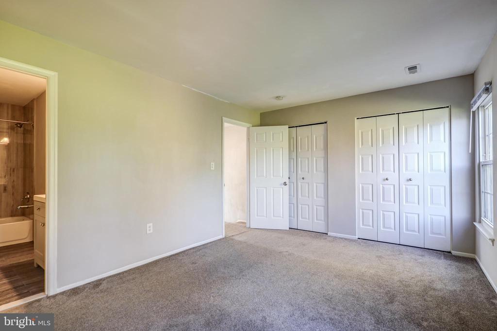 840 IVY LEAGUE LANE 4-22