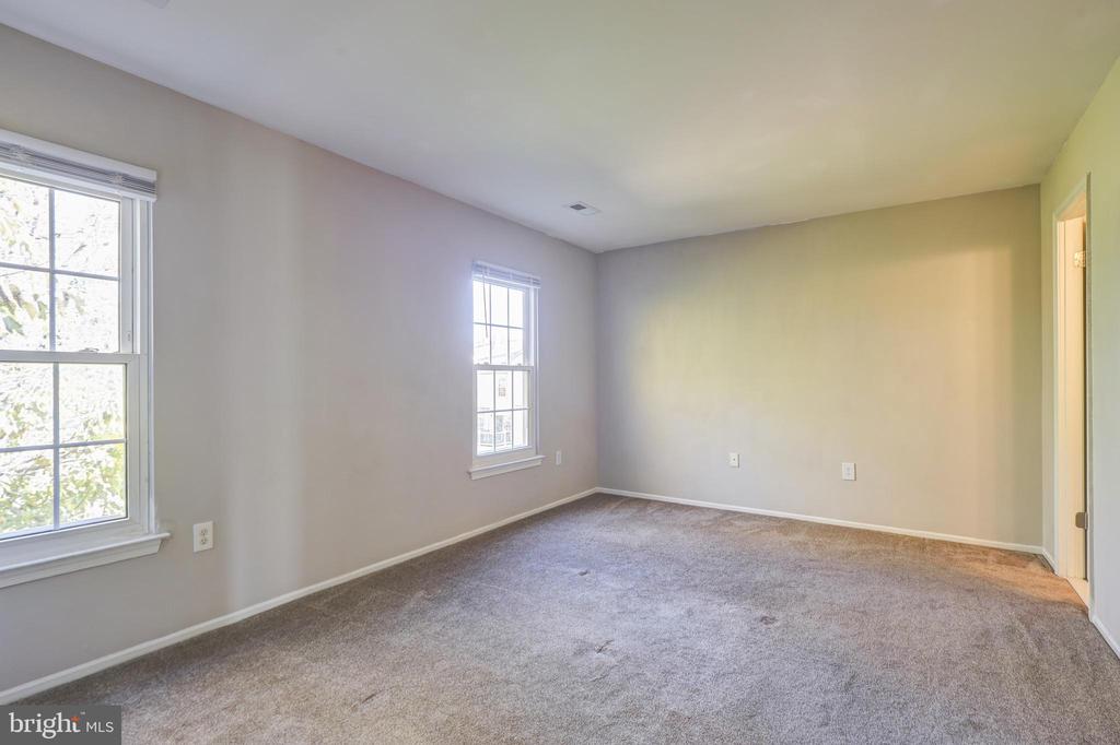 840 IVY LEAGUE LANE 4-22