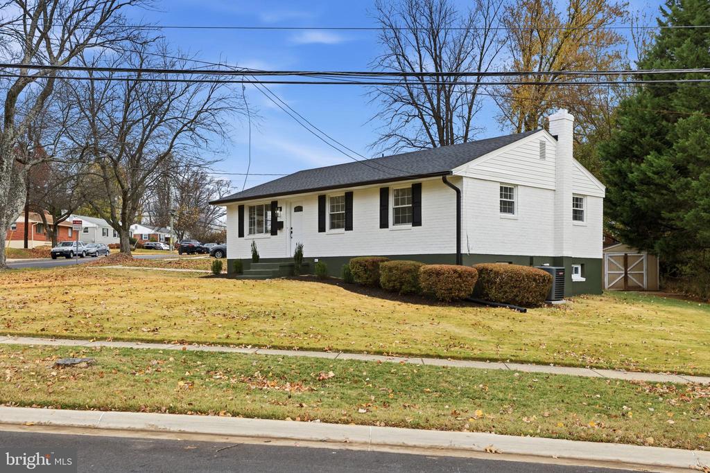 11901 ROCKING HORSE ROAD