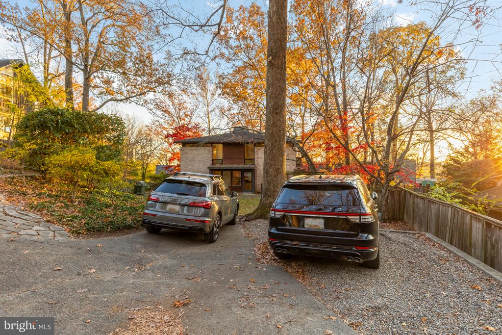 5420 MOHICAN ROAD