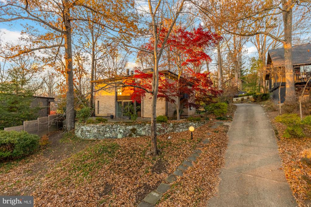 5420 MOHICAN ROAD