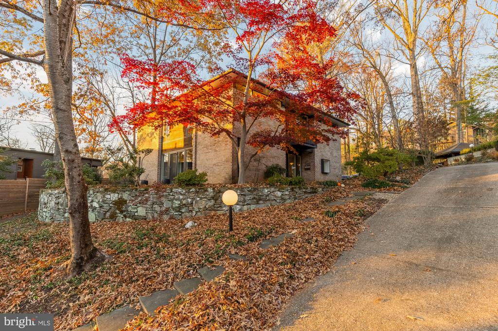 5420 MOHICAN ROAD