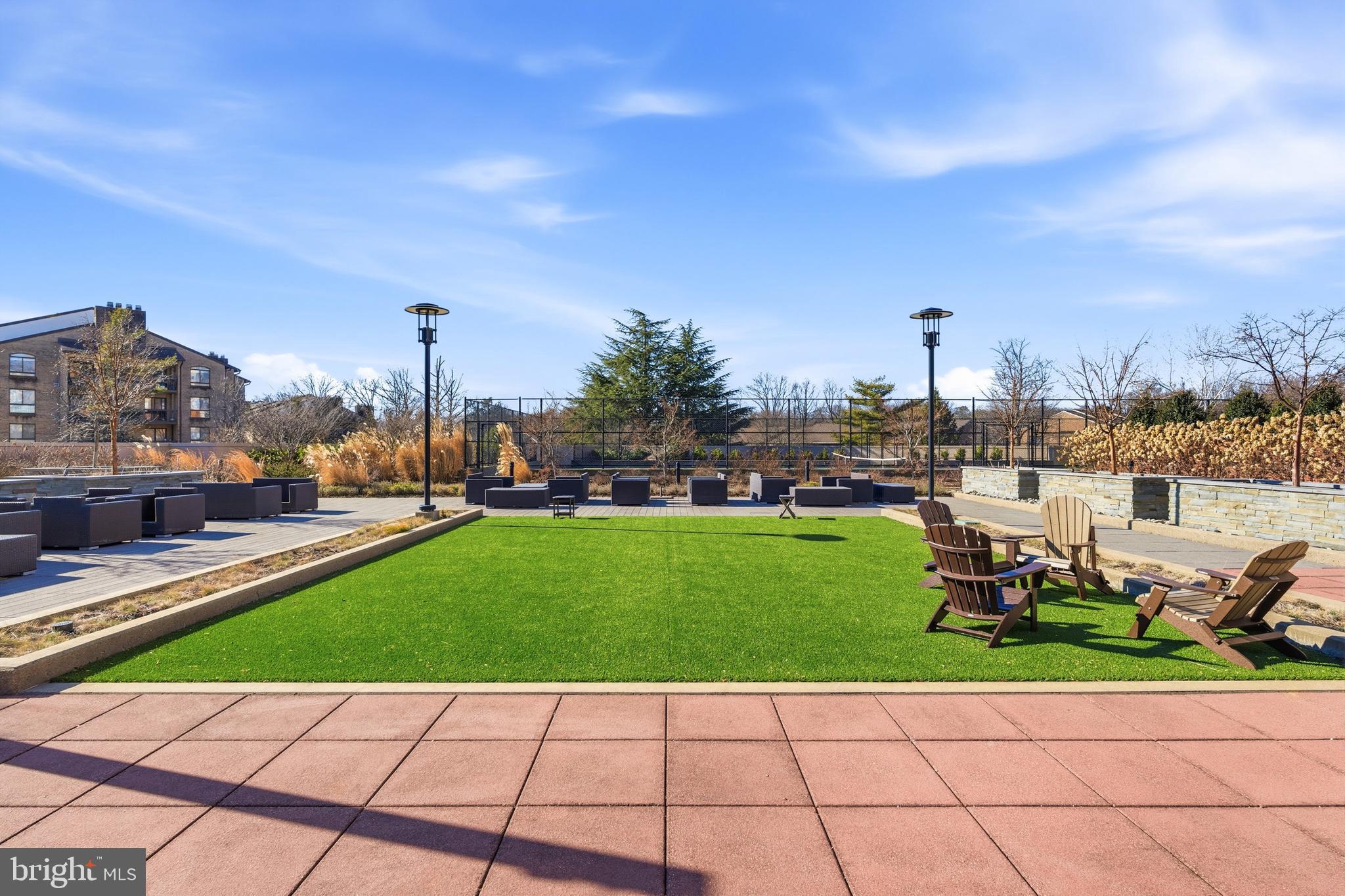5800 NICHOLSON LANE 1-201