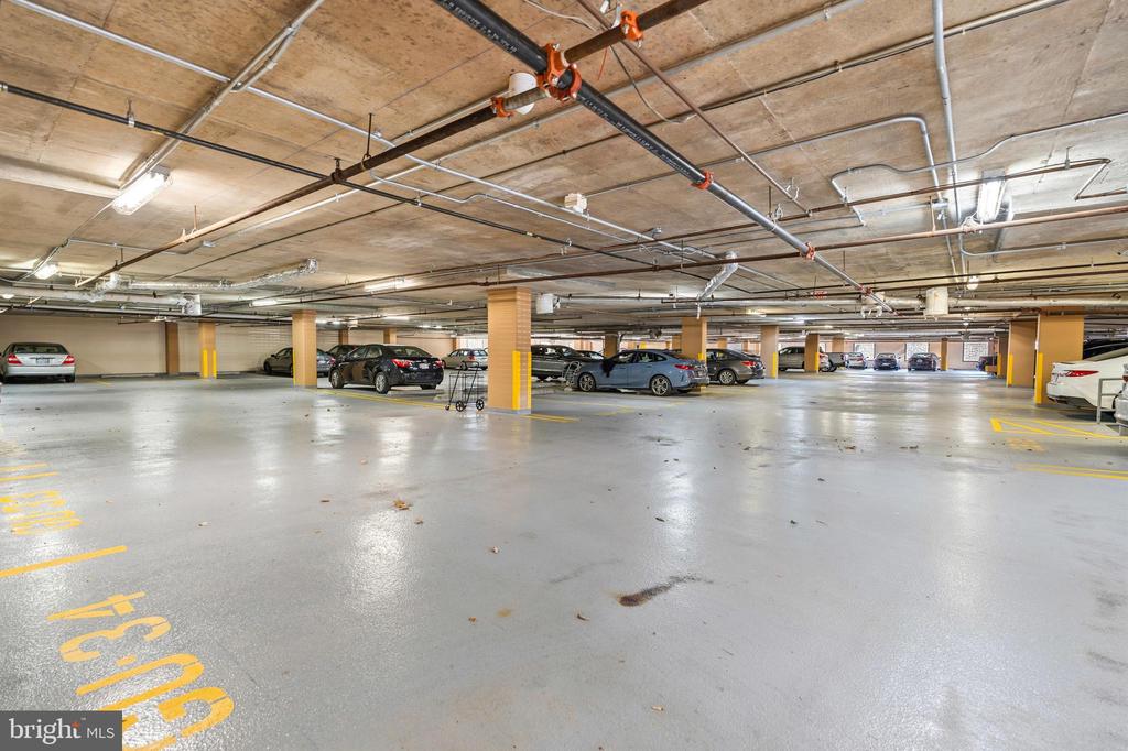 5800 NICHOLSON LANE 1-201