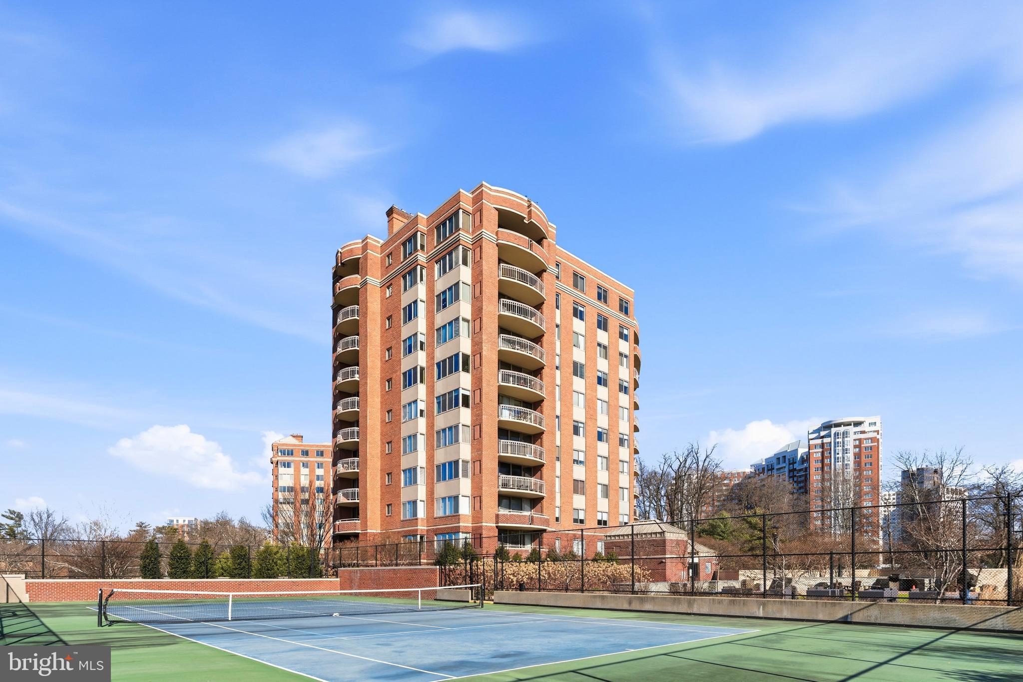 5800 NICHOLSON LANE 1-201