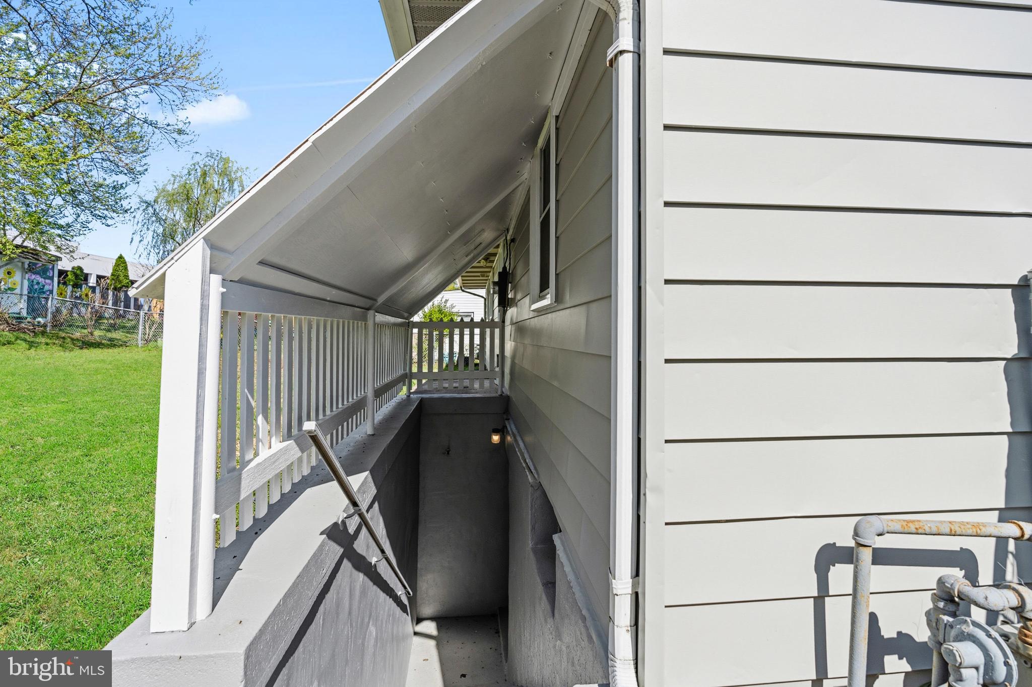 1923 LEWIS AVENUE