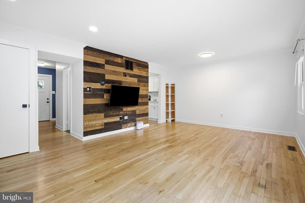 2 BUSH HILL COURT