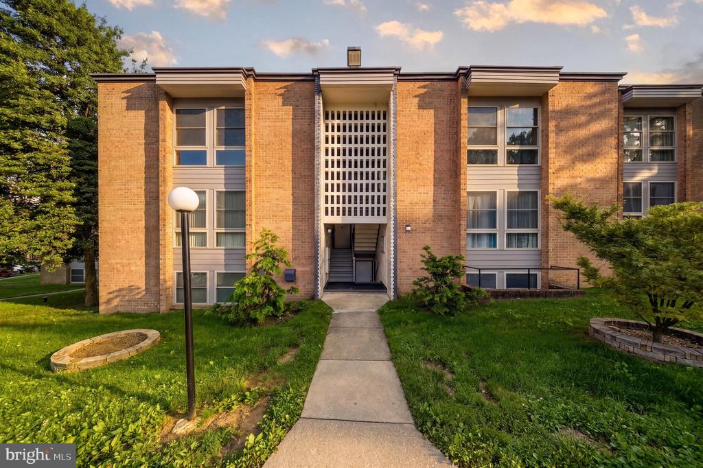 2202 GREENERY LANE Unit: 301-22