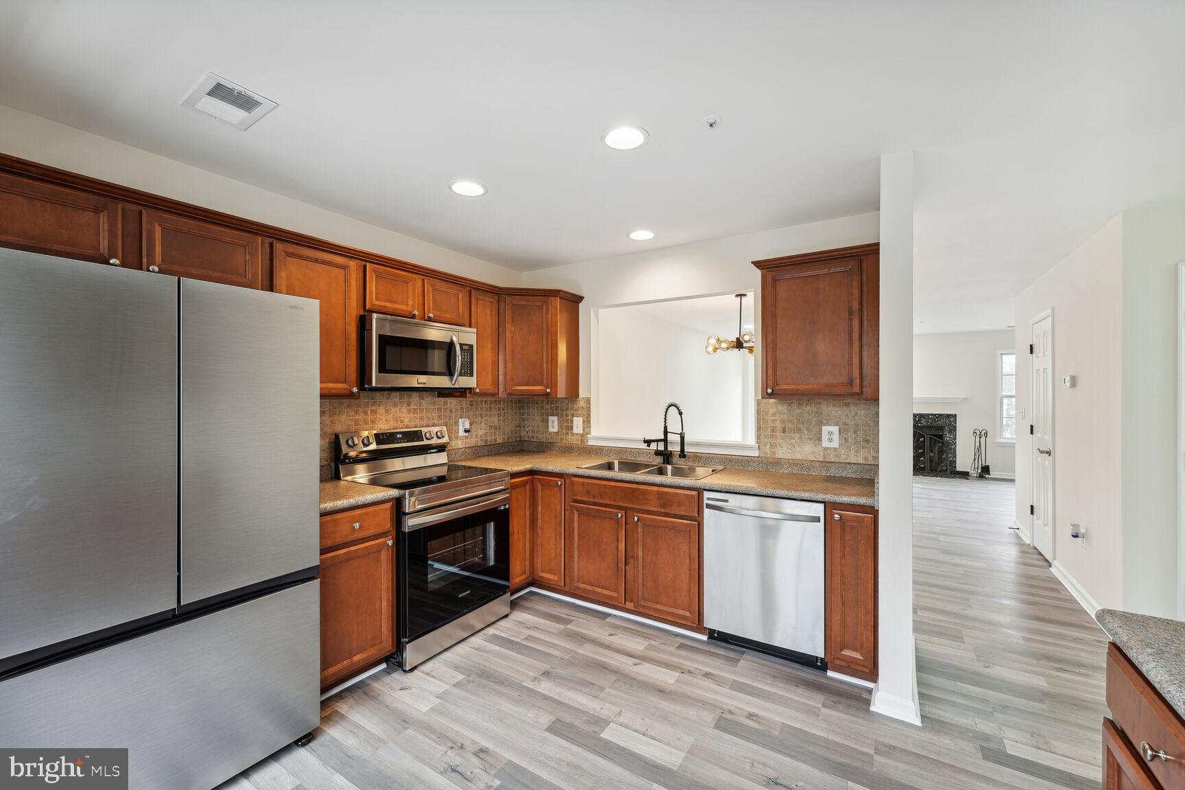 4242 APPLEGATE LANE 6