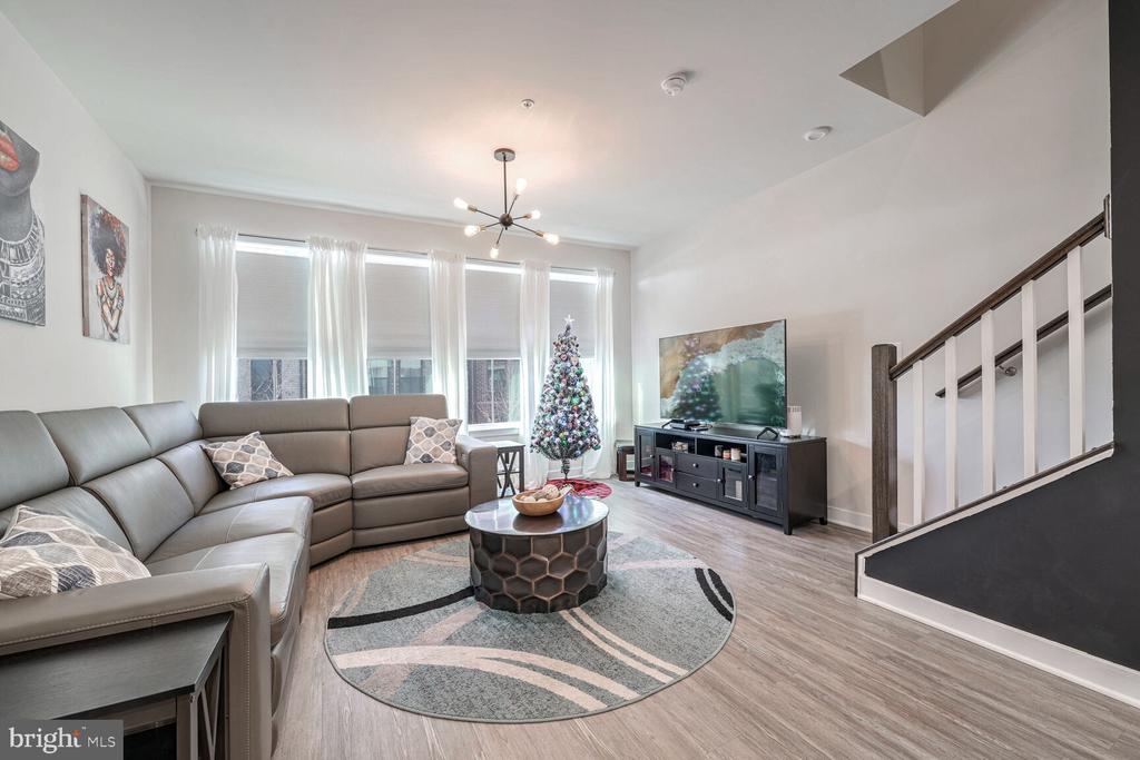 2843 EVANSGREEN DRIVE