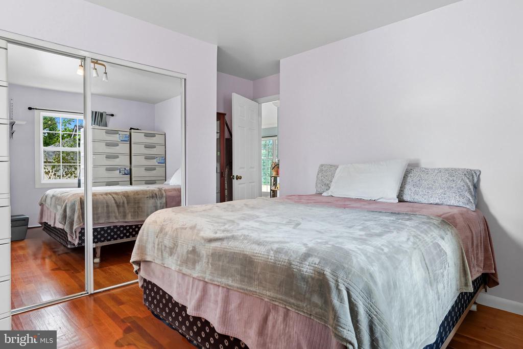 5117 HOLLYWOOD ROAD