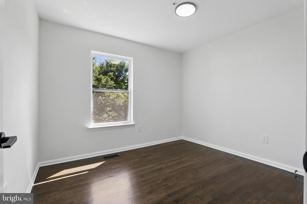 6019 SURREY LANE
