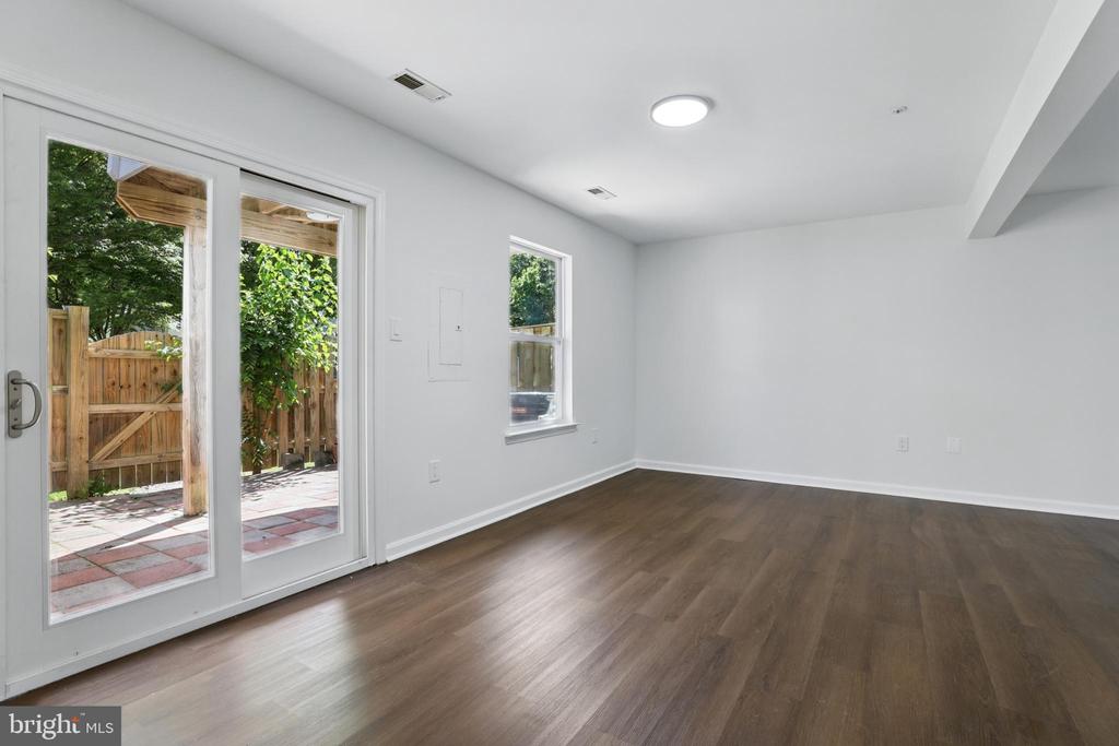 6019 SURREY LANE