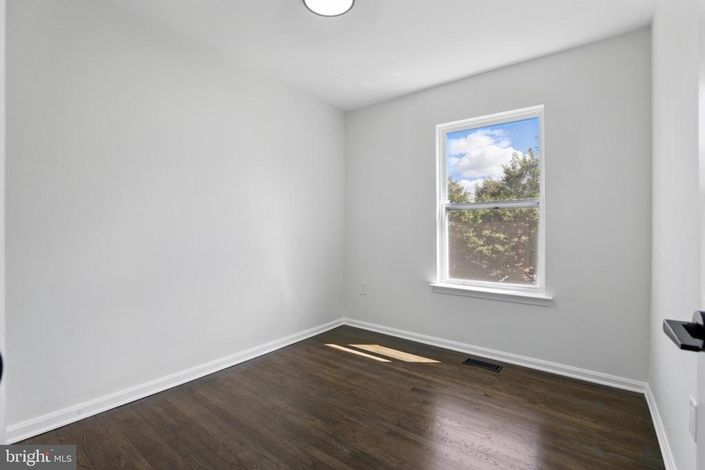 6019 SURREY LANE