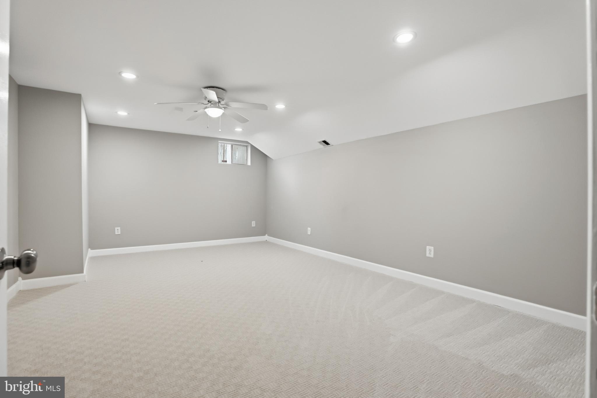 5704 LYNGATE COURT