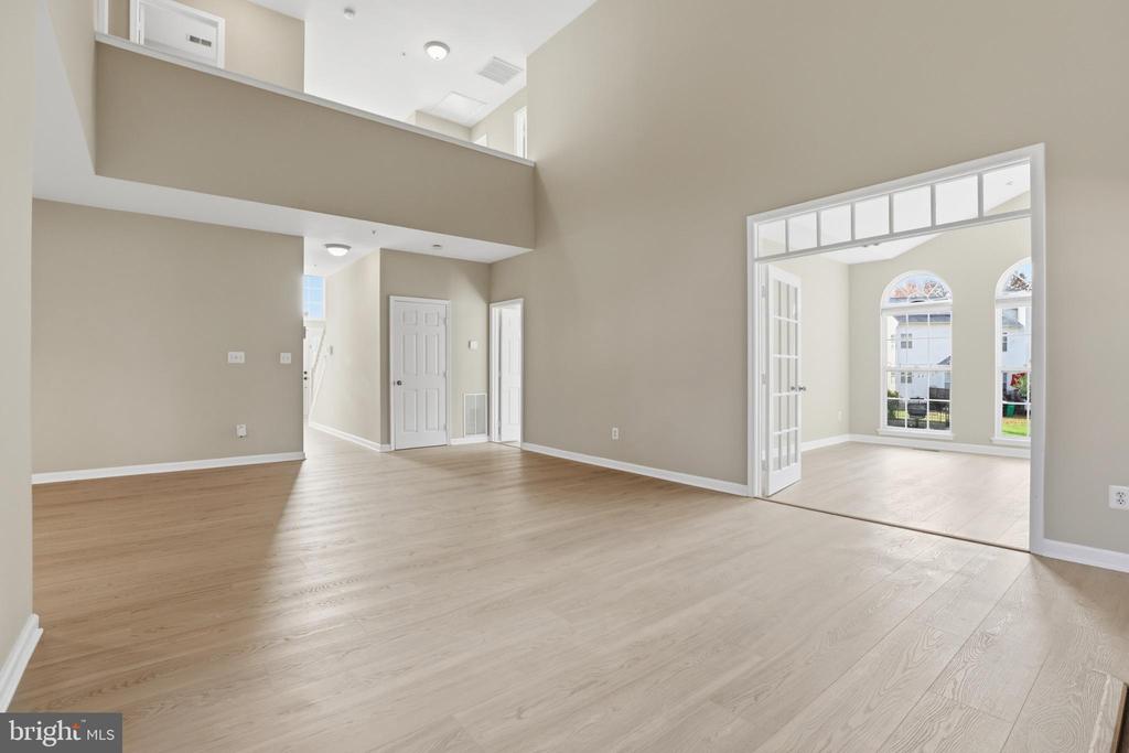 5704 LYNGATE COURT