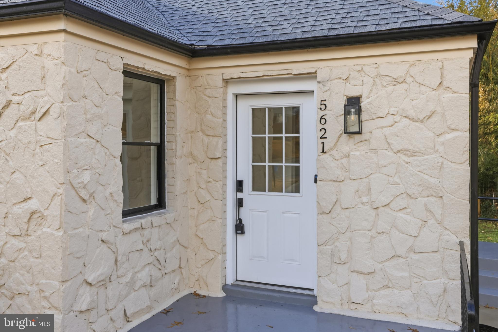 5621 HAWTHORNE STREET