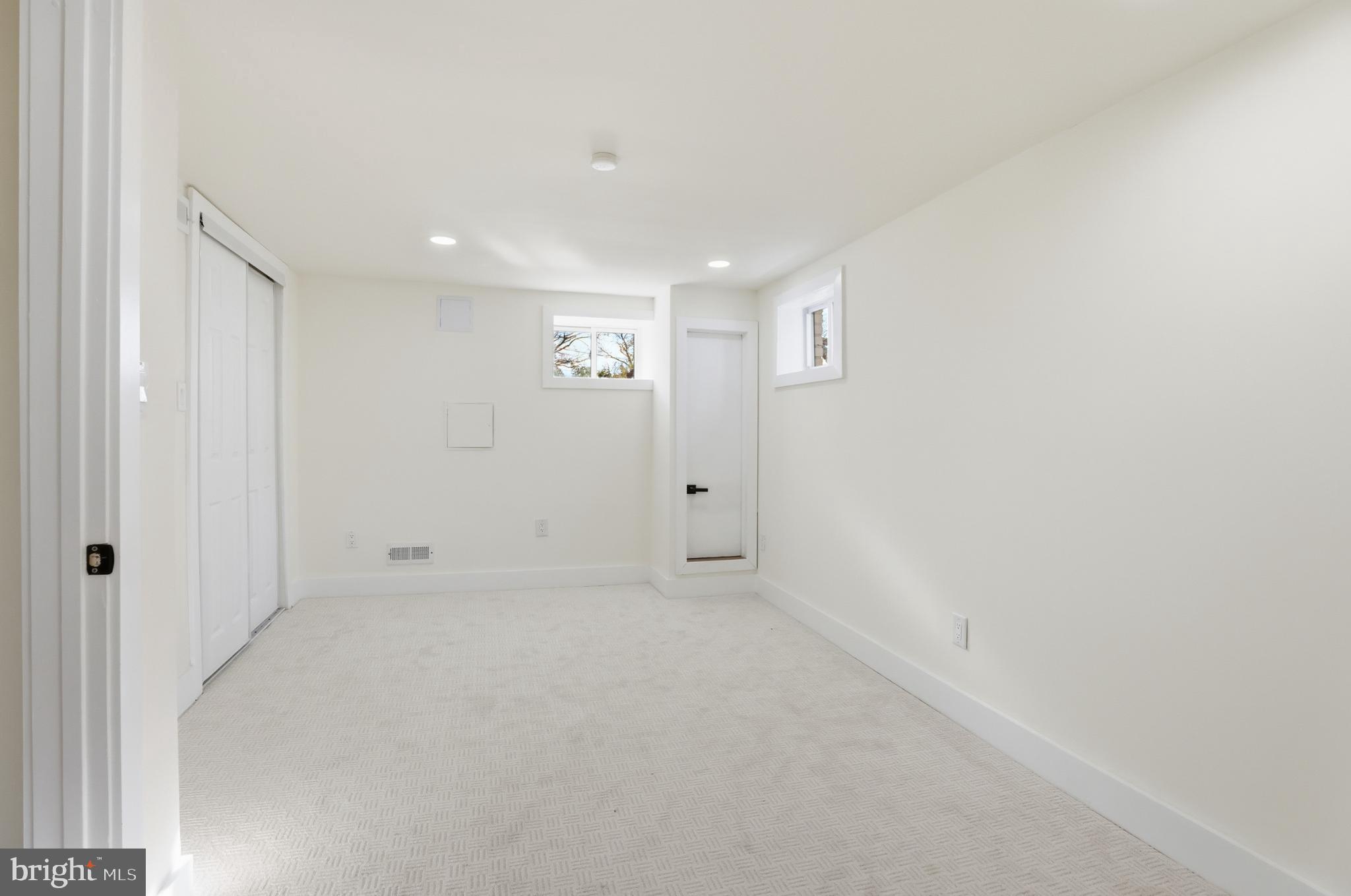 5621 HAWTHORNE STREET