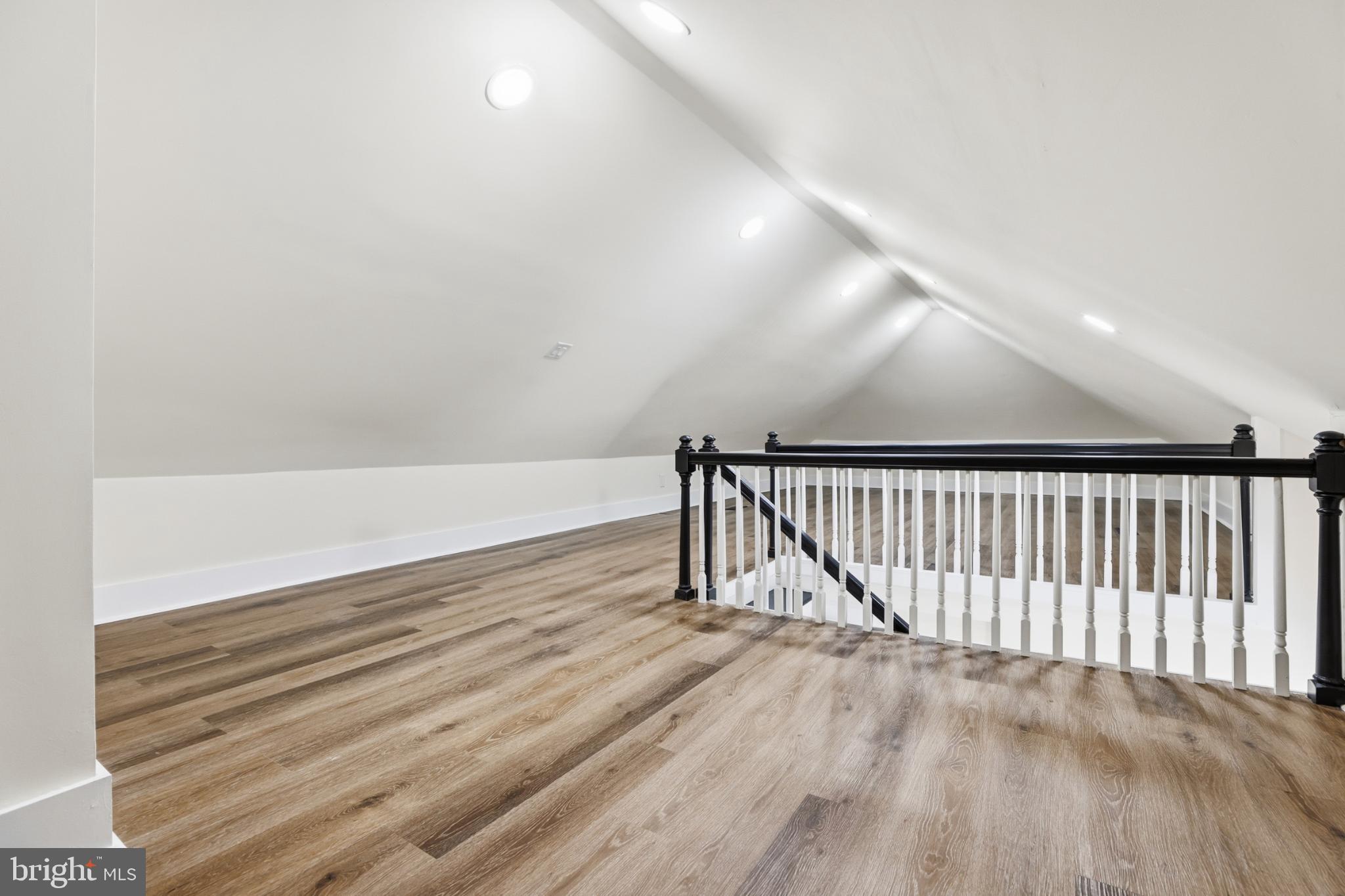 5621 HAWTHORNE STREET