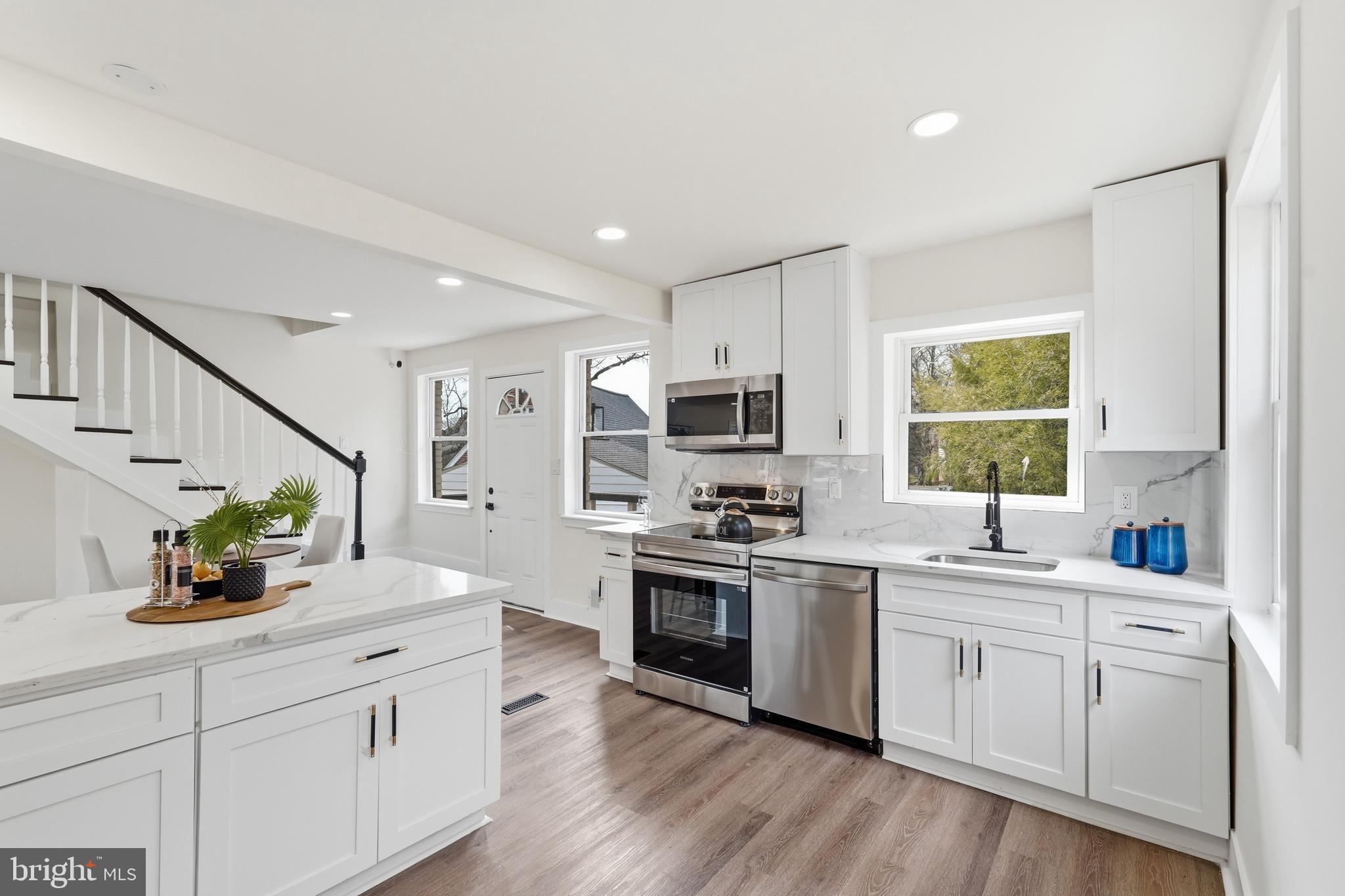 5621 HAWTHORNE STREET