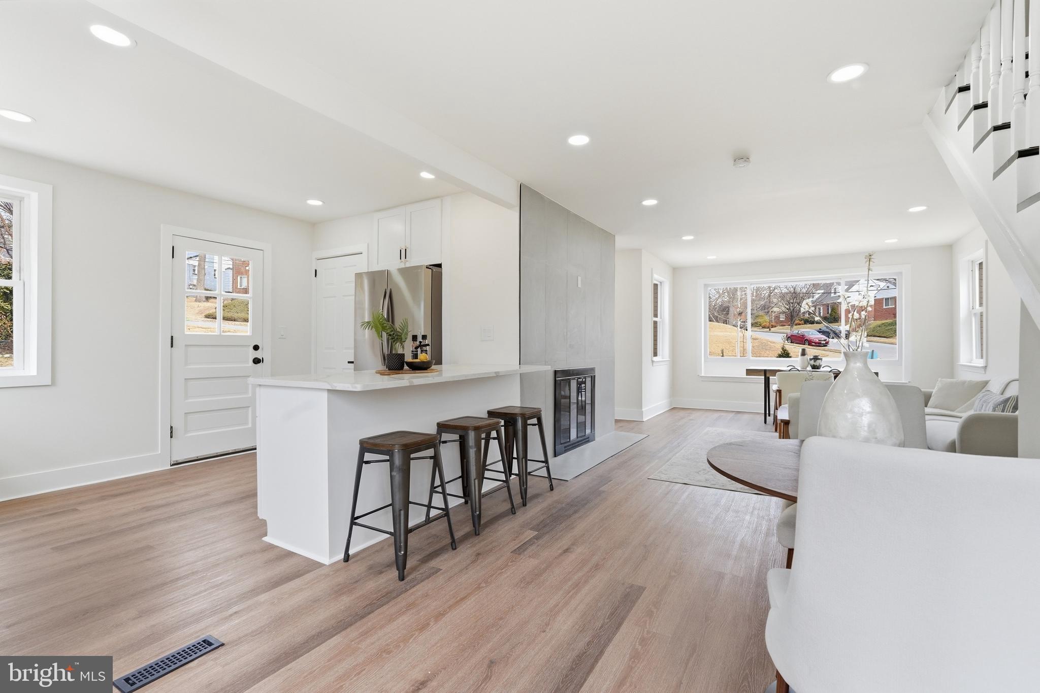 5621 HAWTHORNE STREET