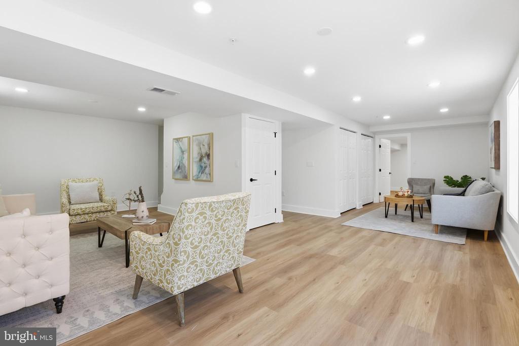 7102 STARBOARD DRIVE