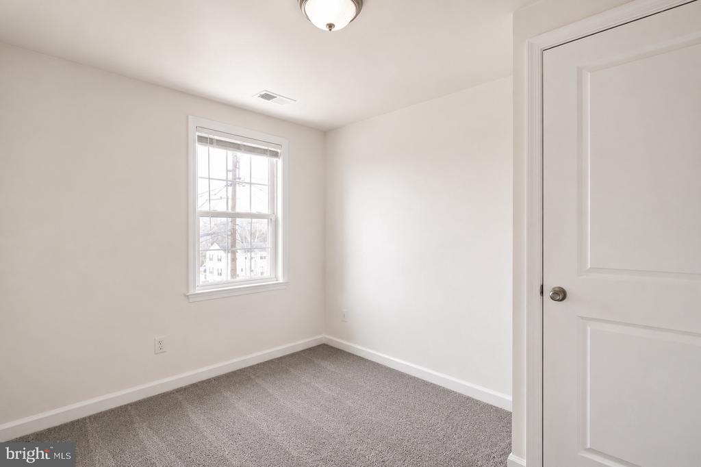 2512 KENT VILLAGE DRIVE