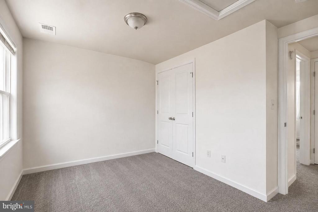 2512 KENT VILLAGE DRIVE