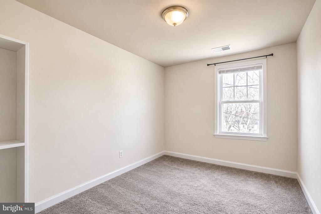 2512 KENT VILLAGE DRIVE