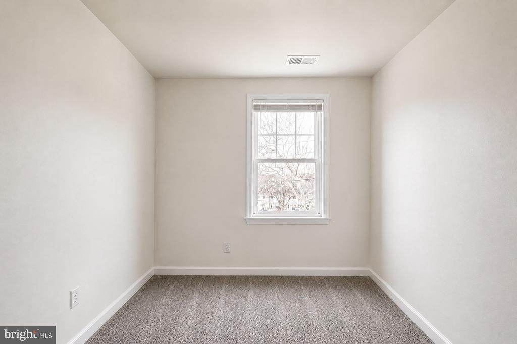 2512 KENT VILLAGE DRIVE
