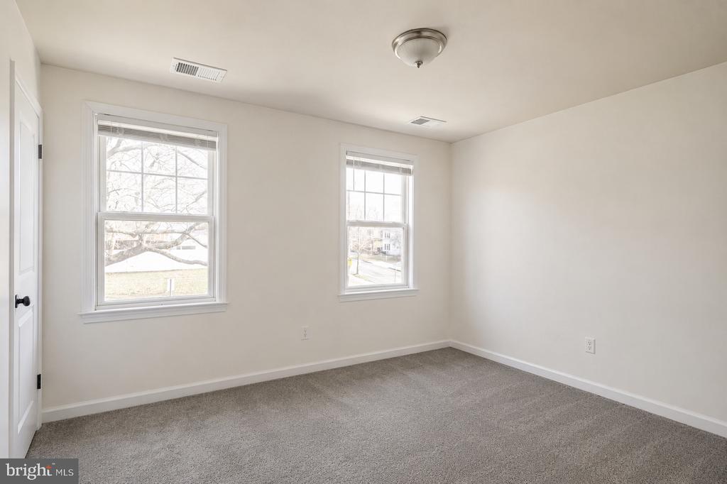 2512 KENT VILLAGE DRIVE