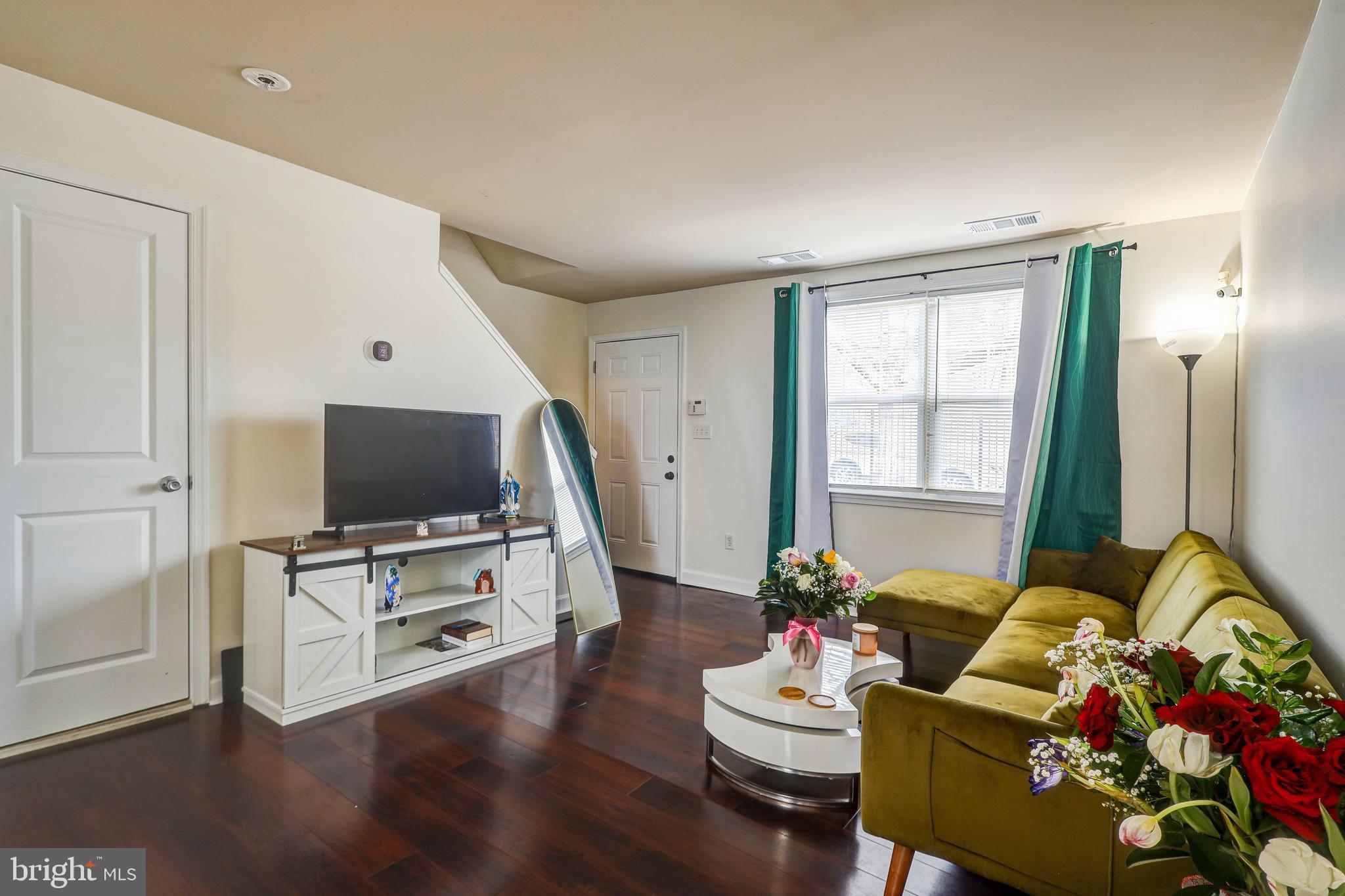 2512 KENT VILLAGE DRIVE