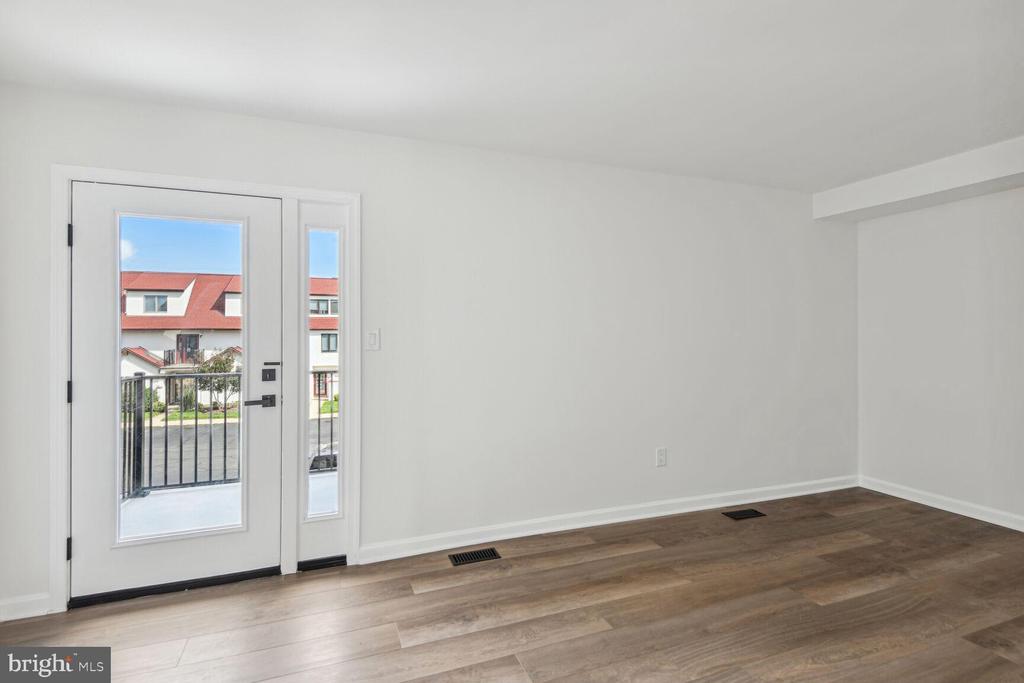 33 QUEEN ANNE WAY F
